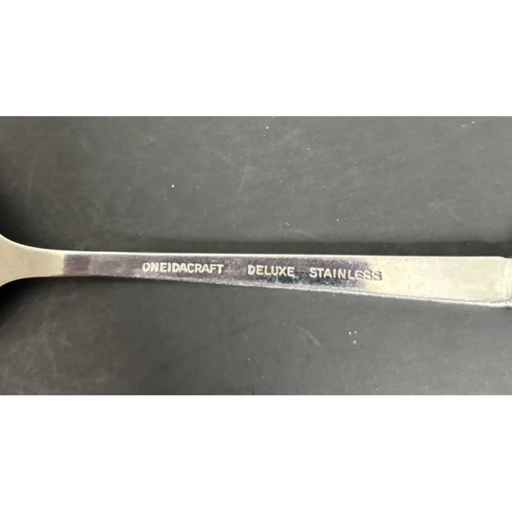 6 Oneida Nordic Crown Oval Soup Spoon 6 3/4